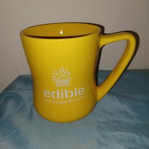 Large yellow edible arrangements 20 oz mug (052423C).